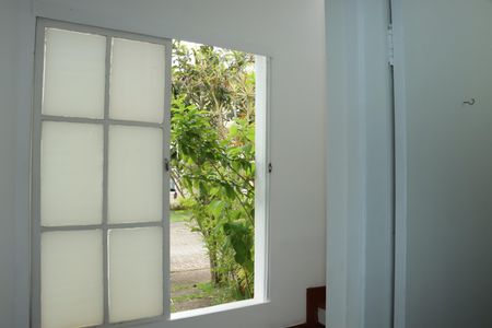 Casa de condomínio para alugar com 70m², 2 quartos e 2 vagasEscada