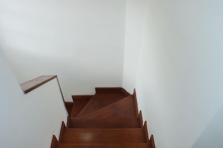 Casa de condomínio para alugar com 70m², 2 quartos e 2 vagasEscada