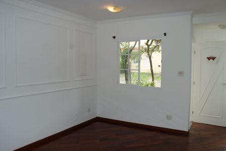 Sala de casa de condomínio para alugar com 2 quartos, 70m² em Cemucam, Cotia