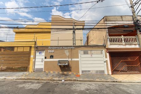 Casa de condomínio para alugar com 42m², 2 quartos e 1 vaga Casa de condomínio para alugar com 42m², 2 quartos e 1 vagaFachada