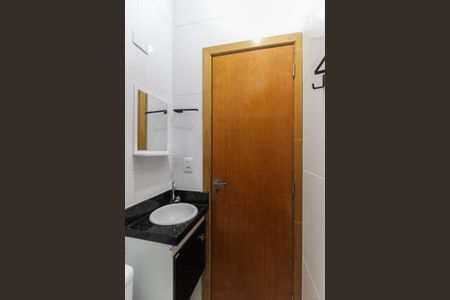 Casa de condomínio para alugar com 42m², 2 quartos e 1 vaga Casa de condomínio para alugar com 42m², 2 quartos e 1 vagaBanheiro Social