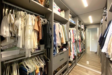 Apartamento à venda com 150m², 4 quartos e 4 vagasCloset da Suite 1