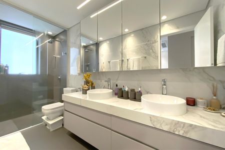 Apartamento à venda com 150m², 4 quartos e 4 vagasBanheiro da Suíte 1