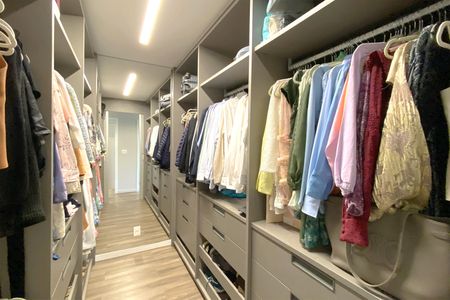 Apartamento à venda com 150m², 4 quartos e 4 vagasCloset da Suite 1