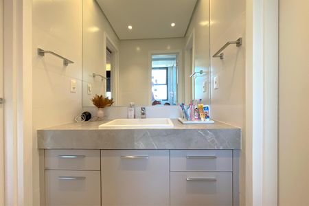 Apartamento à venda com 150m², 4 quartos e 4 vagasBanheiro das Semi suites