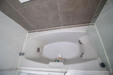 Casa de condomínio à venda com 87m², 3 quartos e 1 vaga Casa de condomínio à venda com 87m², 3 quartos e 1 vagaBanheiro da Suíte