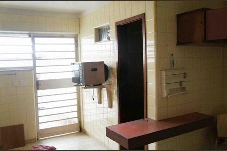 Casa à venda com 4 quartos, 335m² em Jardim Prudência, São Paulo