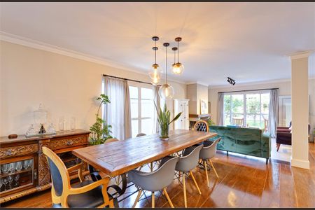 Casa à venda com 4 quartos, 351m² em Santo Amaro, São Paulo