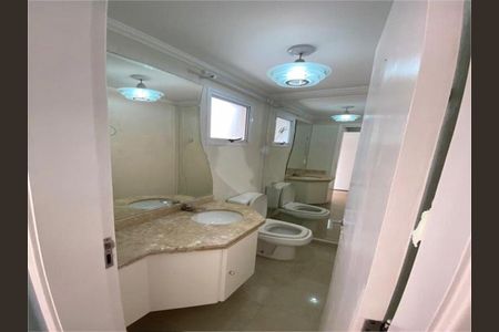 Casa à venda com 4 quartos, 245m² em Vila Carrão, São Paulo