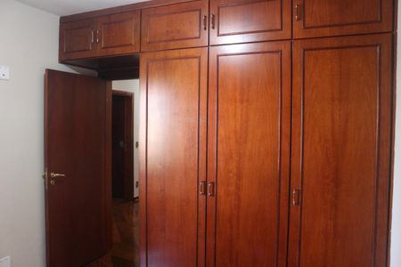 Apartamento à venda com 205m², 4 quartos e 3 vagasQuarto 2