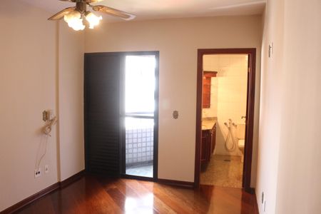 Apartamento à venda com 205m², 4 quartos e 3 vagasSuíte 2