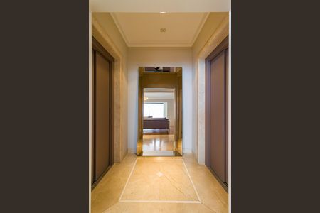 Apartamento à venda com 347m², 4 quartos e 5 vagas Apartamento à venda com 347m², 4 quartos e 5 vagasHall de entrada