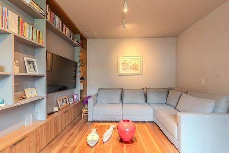 Casa de condomínio para alugar com 324m², 3 quartos e 3 vagasSala de TV