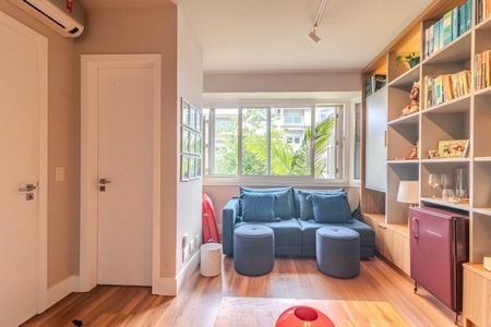 Casa de condomínio para alugar com 324m², 3 quartos e 3 vagasSala de TV