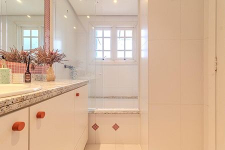 Casa de condomínio para alugar com 324m², 3 quartos e 3 vagasBanheiro 1