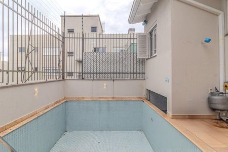 Casa de condomínio para alugar com 324m², 3 quartos e 3 vagasCobertura