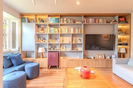 Casa de condomínio para alugar com 324m², 3 quartos e 3 vagasSala de TV