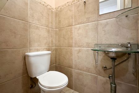 Casa de condomínio à venda com 90m², 3 quartos e 2 vagasLavabo