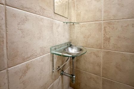 Casa de condomínio à venda com 90m², 3 quartos e 2 vagasLavabo