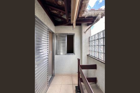 Casa de condomínio à venda com 90m², 3 quartos e 2 vagasSacada do Quarto 3