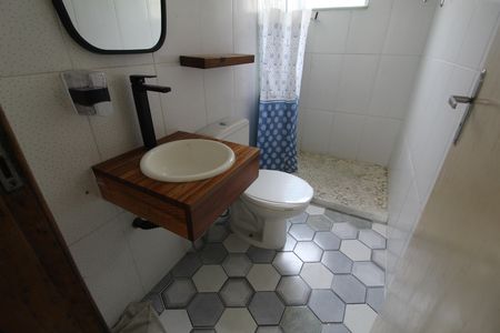 Banheiro da Suíte de casa para alugar com 3 quartos, 120m² em Taquara, Rio de Janeiro