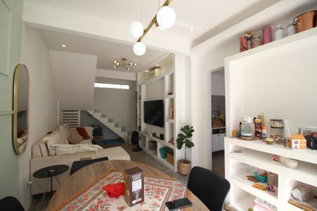 Casa para alugar com 100m², 3 quartos e 2 vagasSala