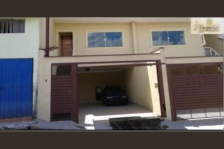 Casa à venda com 160m², 3 quartos e 4 vagas