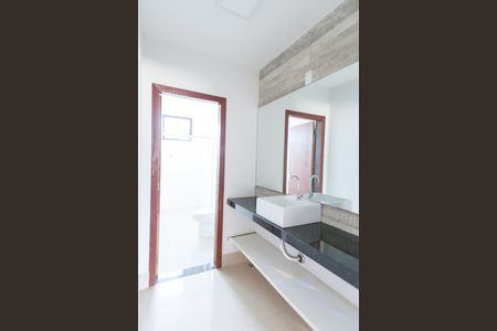 Casa de condomínio à venda com 490m², 4 quartos e 6 vagasBanheiro Social