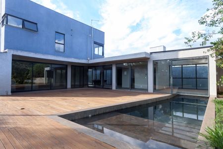 Casa de condomínio à venda com 490m², 4 quartos e 6 vagasQuintal / piscina