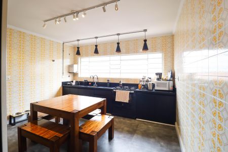 Casa à venda com 215m², 3 quartos e 4 vagas