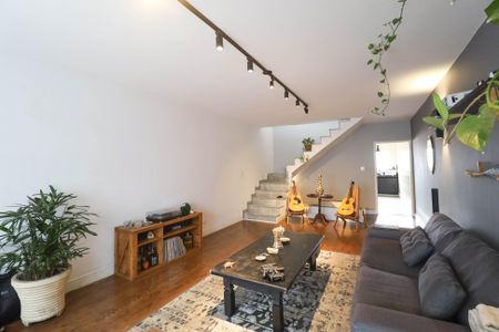 Casa à venda com 215m², 3 quartos e 4 vagas