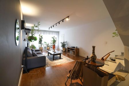 Casa à venda com 215m², 3 quartos e 4 vagas