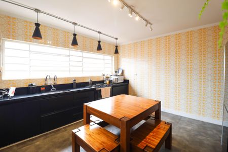 Casa à venda com 215m², 3 quartos e 4 vagas