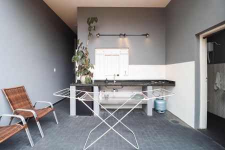 Casa à venda com 215m², 3 quartos e 4 vagas