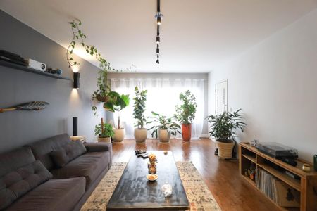 Casa à venda com 215m², 3 quartos e 4 vagas