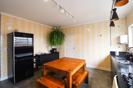 Casa à venda com 215m², 3 quartos e 4 vagas