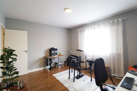 Casa à venda com 215m², 3 quartos e 4 vagas