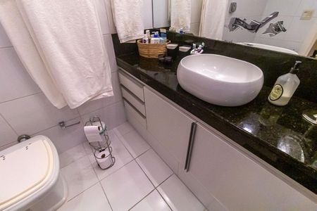 Apartamento à venda com 156m², 3 quartos e 2 vagas Apartamento à venda com 156m², 3 quartos e 2 vagasBanheiro 02