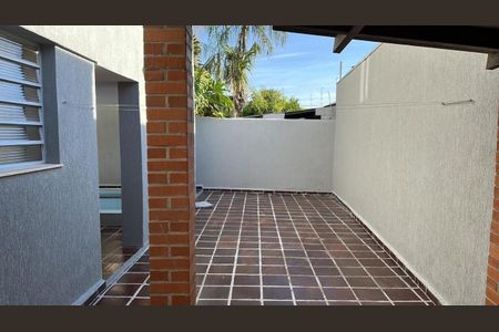 Casa à venda com 277m², 3 quartos e 4 vagasFoto 01