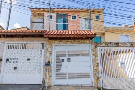 Casa à venda com 114m², 3 quartos e 2 vagas Casa à venda com 114m², 3 quartos e 2 vagasFachada