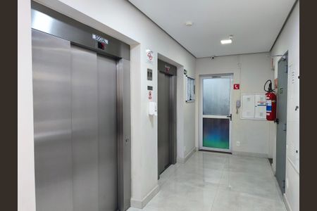Apartamento à venda com 58m², 2 quartos e 1 vagaElevadores