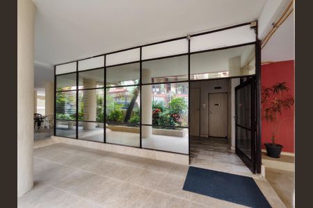 Apartamento à venda com 70m², 1 quarto e sem vagaFachada e portaria