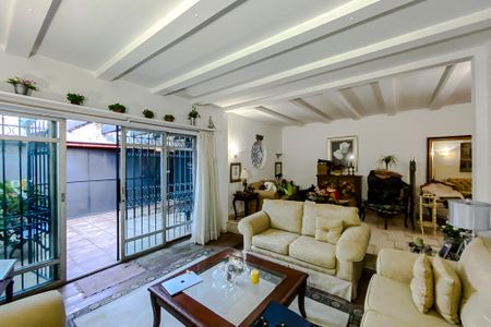Casa à venda com 350m², 5 quartos e 5 vagasSala
