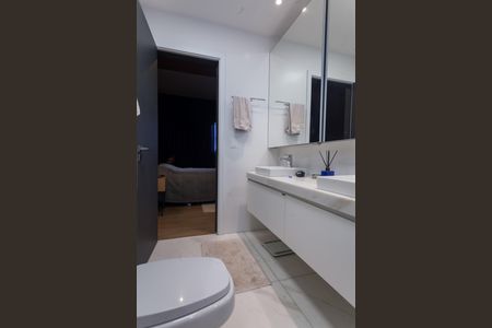 Apartamento à venda com 174m², 3 quartos e 4 vagas Apartamento à venda com 174m², 3 quartos e 4 vagasBanheiro suite master