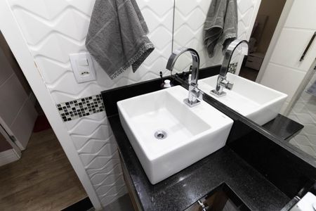 Apartamento à venda com 55m², 2 quartos e 1 vaga Apartamento à venda com 55m², 2 quartos e 1 vagaBanheiro
