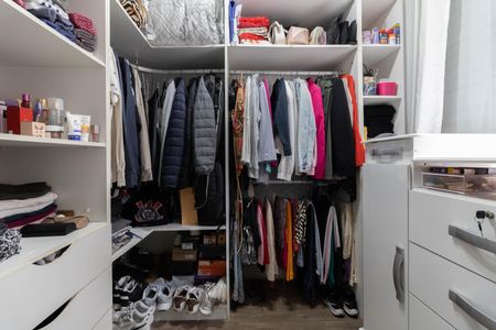 Apartamento à venda com 55m², 2 quartos e 1 vaga Apartamento à venda com 55m², 2 quartos e 1 vagaCloset do Quarto 1