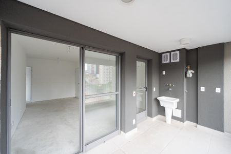 Apartamento à venda com 68m², 2 quartos e 1 vaga Apartamento à venda com 68m², 2 quartos e 1 vagaVaranda