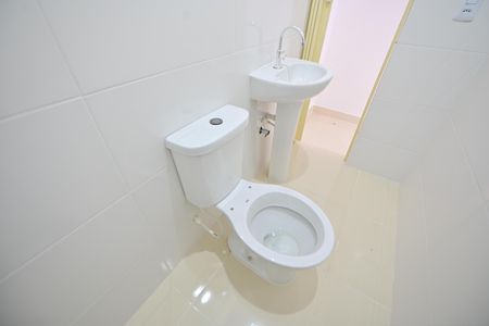 Banheiro Social de casa de condomínio para alugar com 1 quarto, 22m² em Jardim América, Goiânia