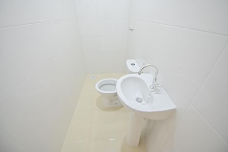 Banheiro Social de casa de condomínio para alugar com 1 quarto, 22m² em Jardim América, Goiânia