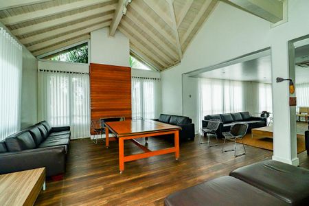 Casa de condomínio à venda com 344m², 3 quartos e 3 vagas Casa de condomínio à venda com 344m², 3 quartos e 3 vagasÁrea comum